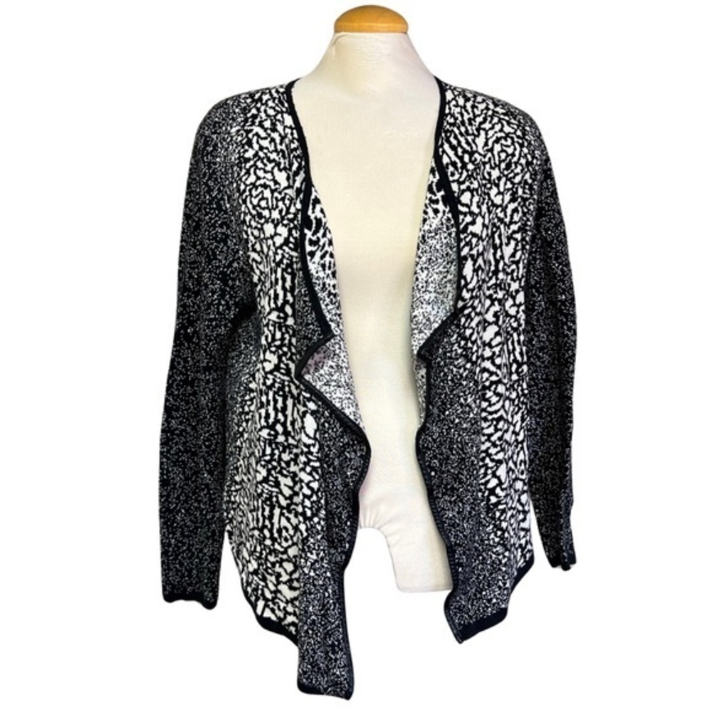 db established 1962 Women's Size Large Black and Off White Sweater